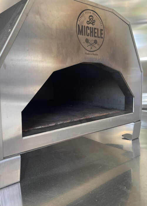 Closeup Pizzaofen inklusive Pizzastein für ein perfektes Aroma